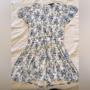 Trixxi Blue and White Floral Romper Size Medium NWOT